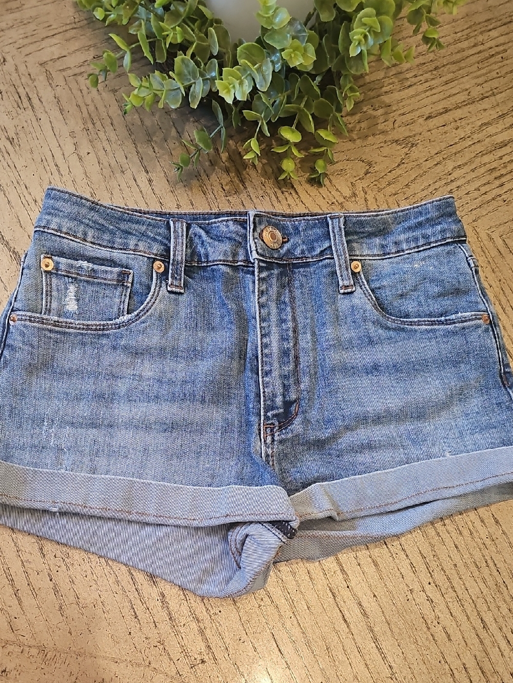 STS Blue Light Wash Denim Roll-Cuff Shorts Size 26